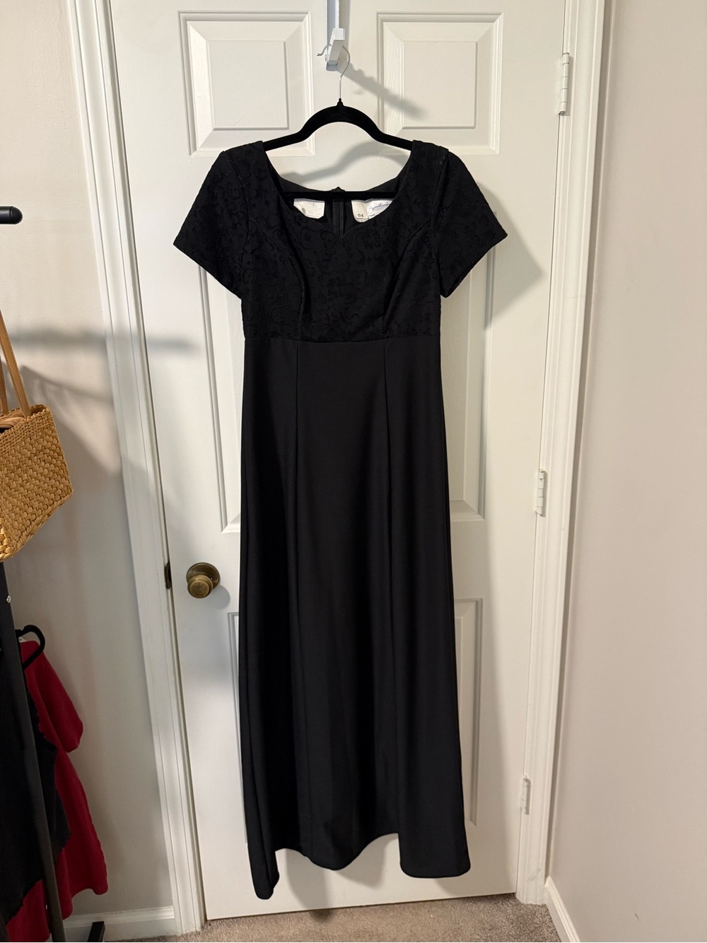 Classic Black Short-Sleeve Maxi Dress with Lace Bodice
